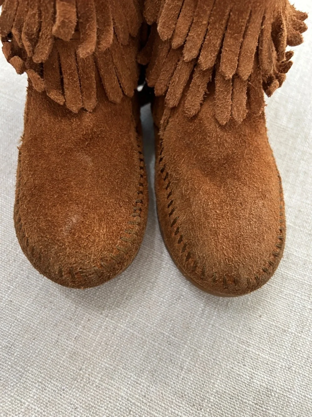 Minnetonka Moccasins Kids 9 Fringe Suede Ankle Boots in Chestnut Brown